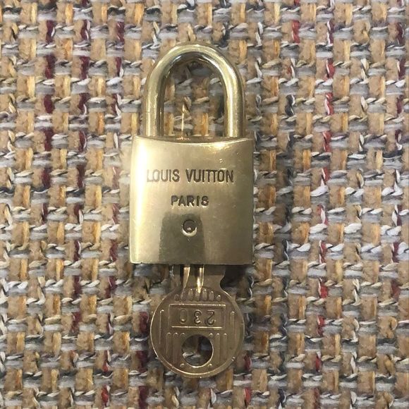 Vintage LV Louis Vuitton Padlock Lock & Key 230 - Picture 7 of 15